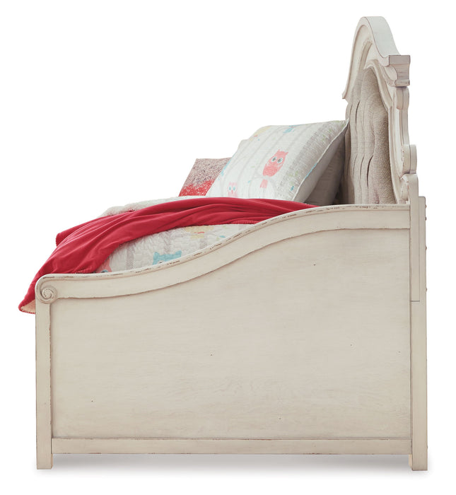 Realyn - Twin Day Bed - Chipped White