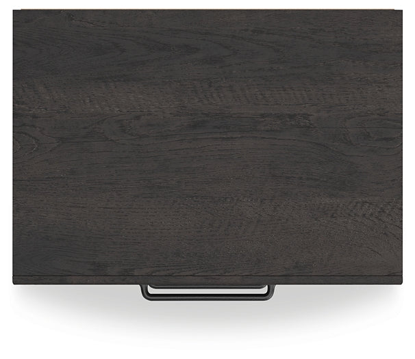 Hollivern Queen Panel Bed with Mirrored Dresser and Nightstand